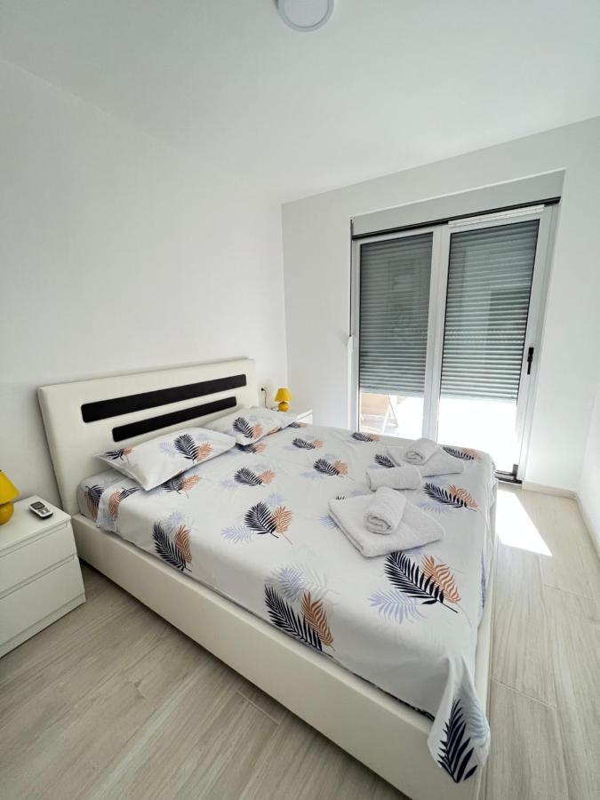 Apartment With Terrace And Private Parking Kotor Exterior photo
