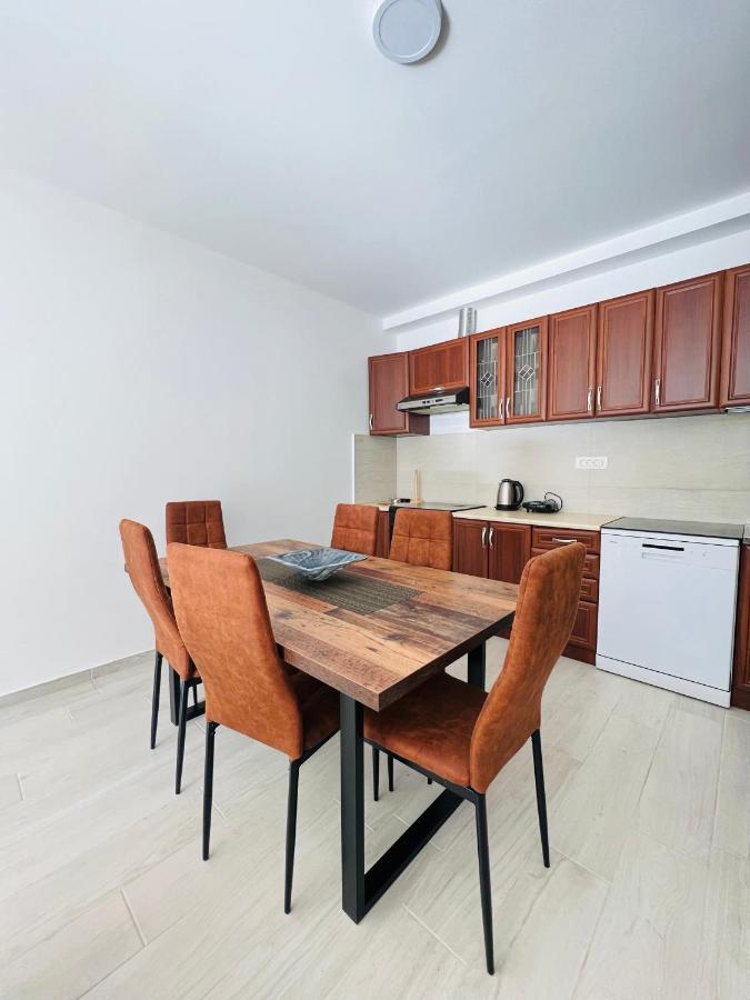 Apartment With Terrace And Private Parking Kotor Exterior photo