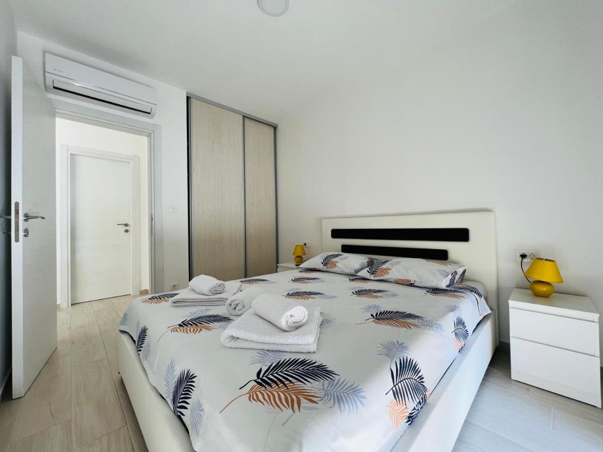 Apartment With Terrace And Private Parking Kotor Exterior photo